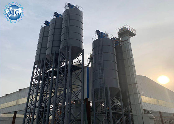 PLC usine de mélange à sec avec mélangeur à double arbre contenant des conteneurs d'agrégats